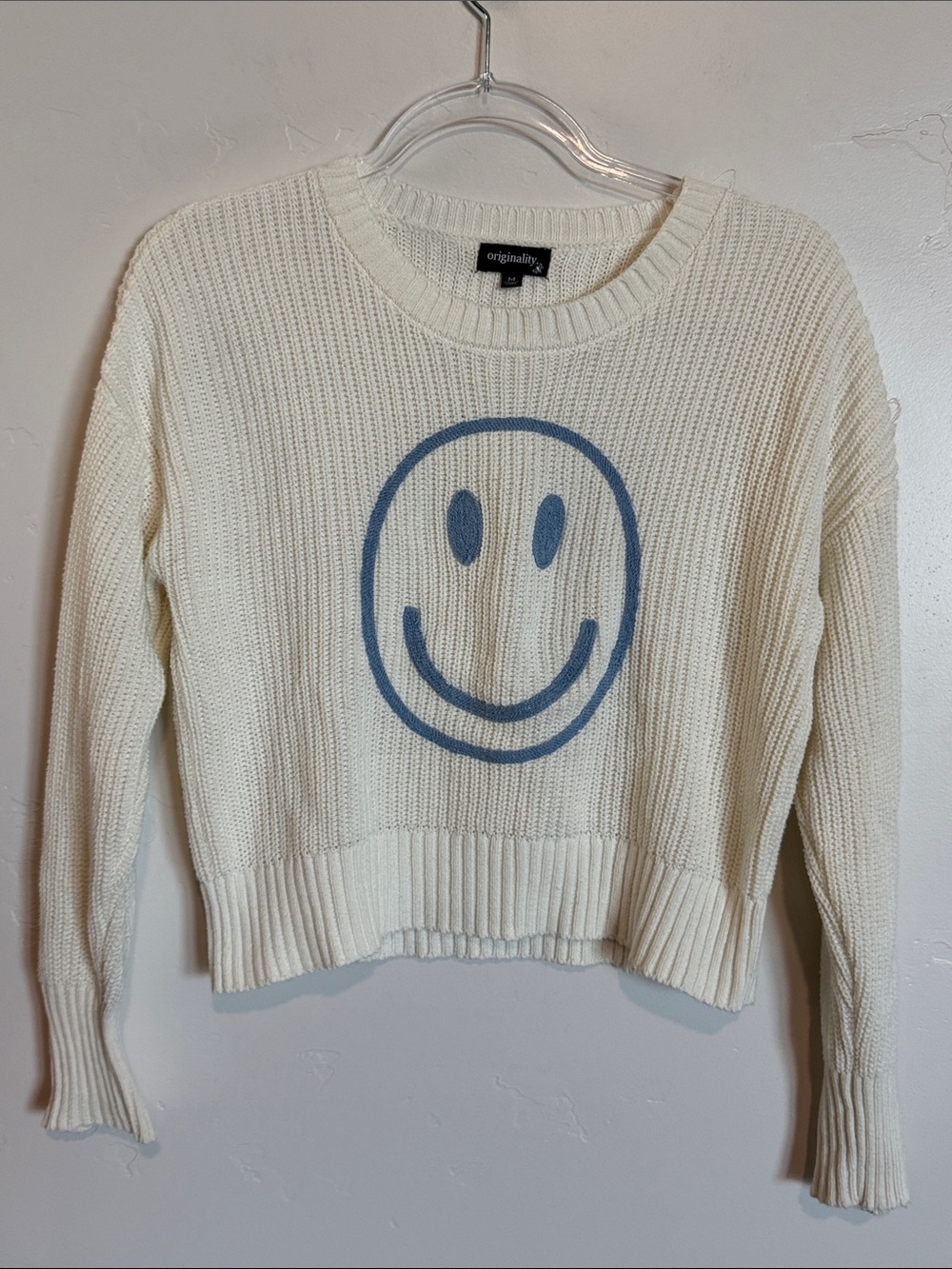 Originality Cream Cropped Crewneck Sweater with Blue Smile Motif Coastal Casual